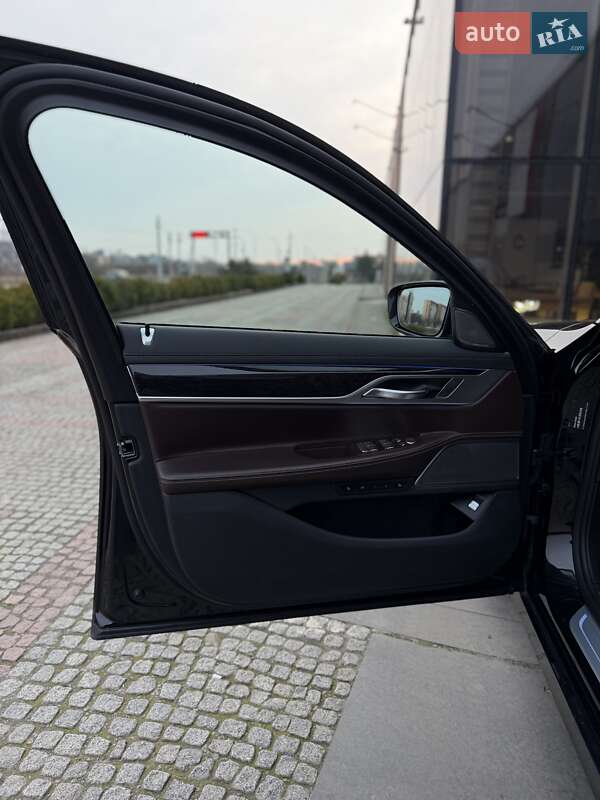 Седан BMW 7 Series 2020 в Мукачево