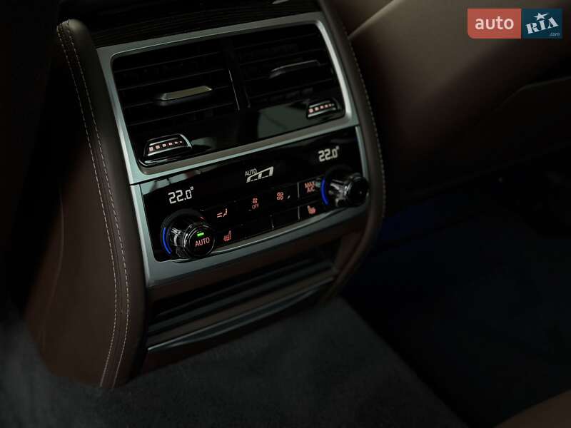 Седан BMW 7 Series 2020 в Мукачево