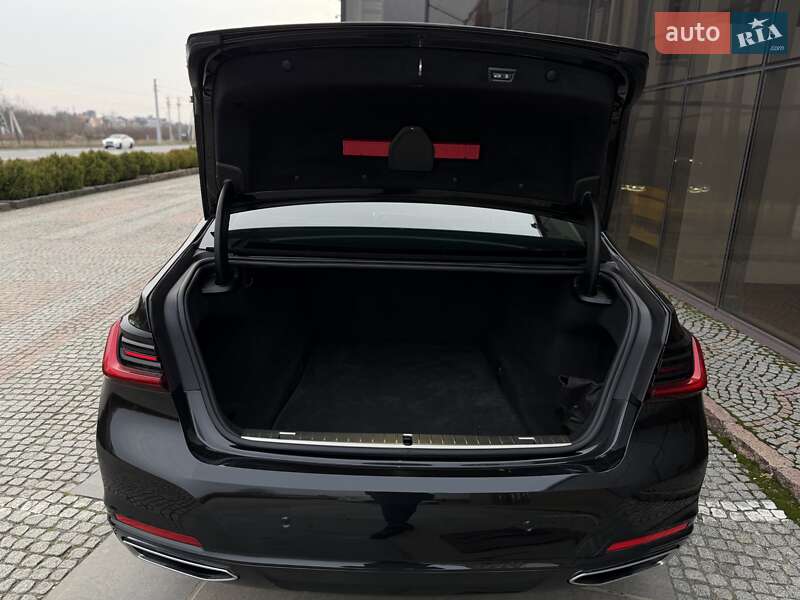 Седан BMW 7 Series 2020 в Мукачево