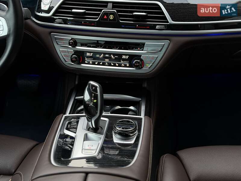 Седан BMW 7 Series 2020 в Мукачево
