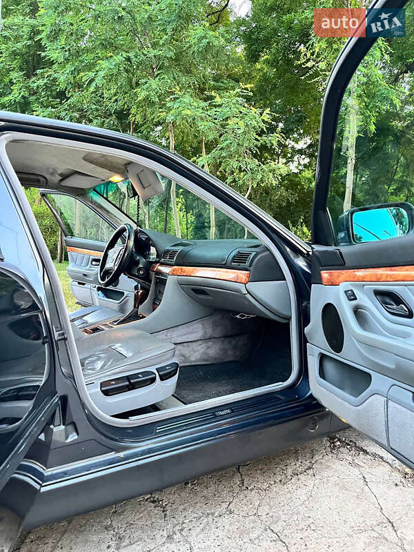 Седан BMW 7 Series 1995 в Одессе
