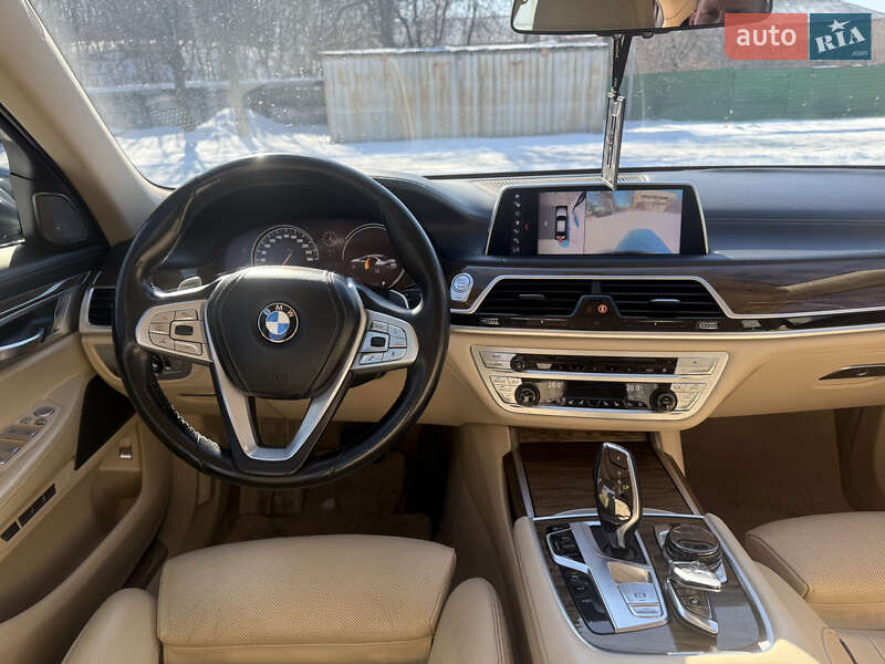 Седан BMW 7 Series 2016 в Киеве