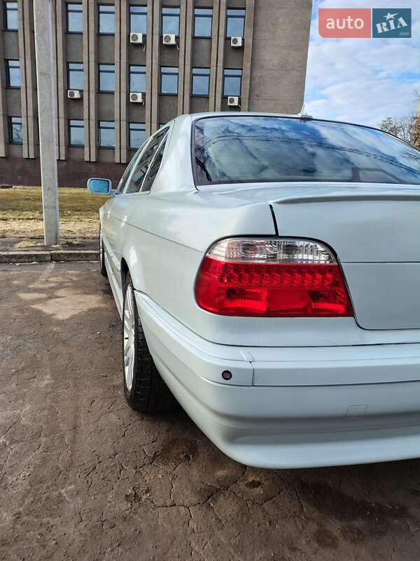 Седан BMW 7 Series 2000 в Кривом Роге