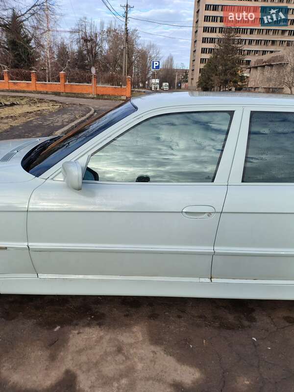 Седан BMW 7 Series 2000 в Кривом Роге