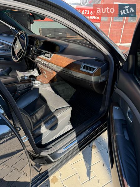 Седан BMW 7 Series 2004 в Звягеле