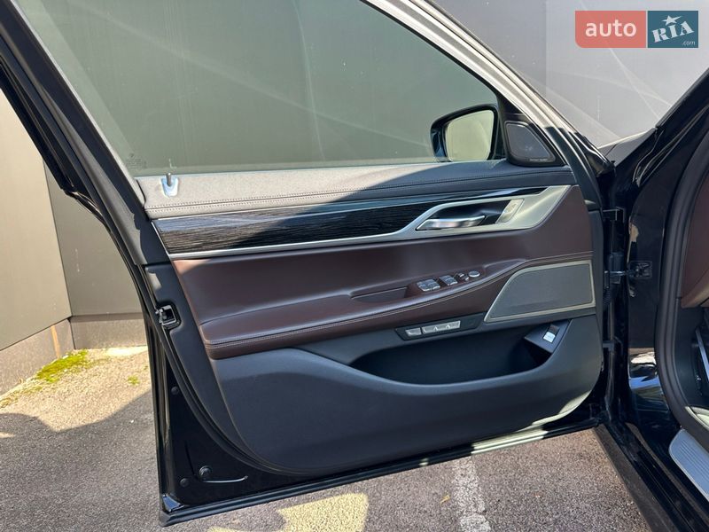 Седан BMW 7 Series 2017 в Львове