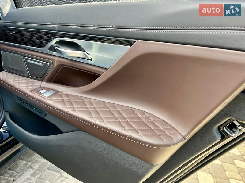 Седан BMW 7 Series 2022 в Киеве