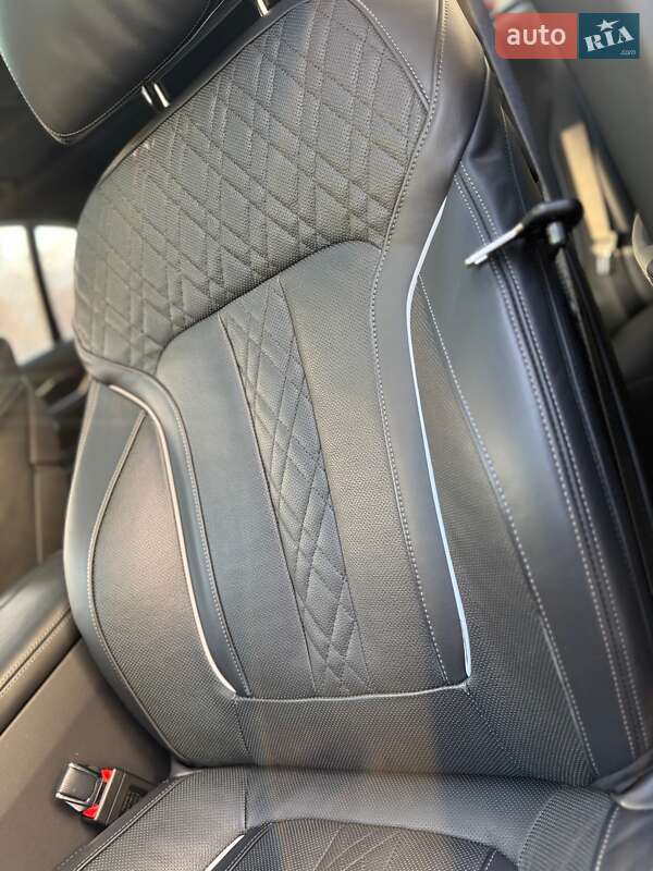 Седан BMW 7 Series 2022 в Дніпрі