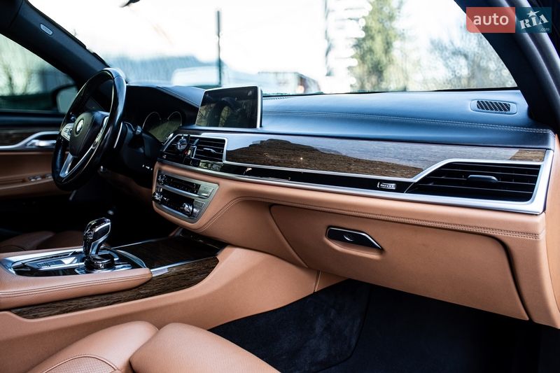 Седан BMW 7 Series 2018 в Львове