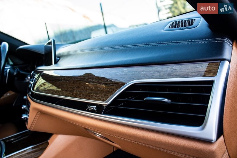 Седан BMW 7 Series 2018 в Львове