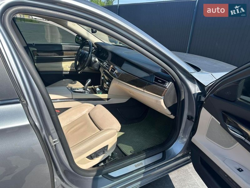 Седан BMW 7 Series 2011 в Чернівцях