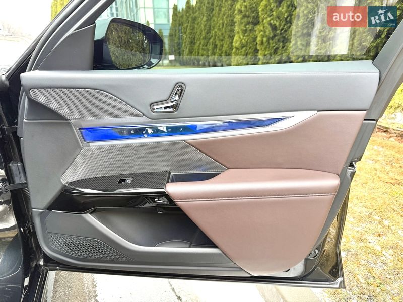 Седан BMW 7 Series 2023 в Киеве фото 37 Седан BMW 7 Series 2023 в Киеве
