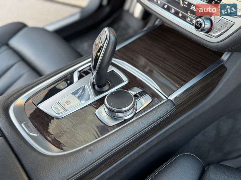 Седан BMW 7 Series 2016 в Киеве