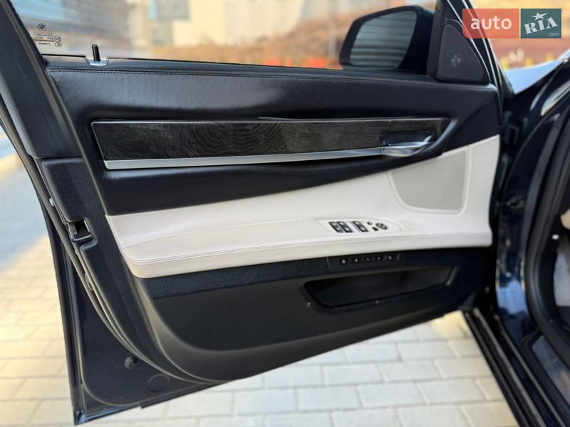 Седан BMW 7 Series 2011 в Хмельницком