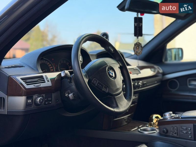 Седан BMW 7 Series 2005 в Дубно