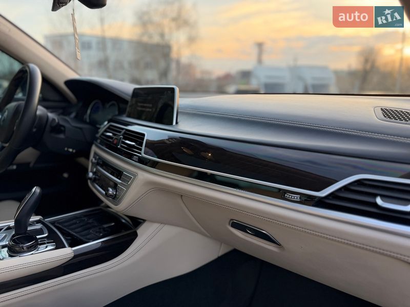 Седан BMW 7 Series 2017 в Киеве