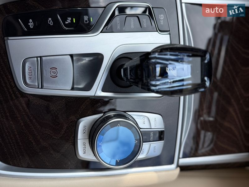 Седан BMW 7 Series 2020 в Виннице
