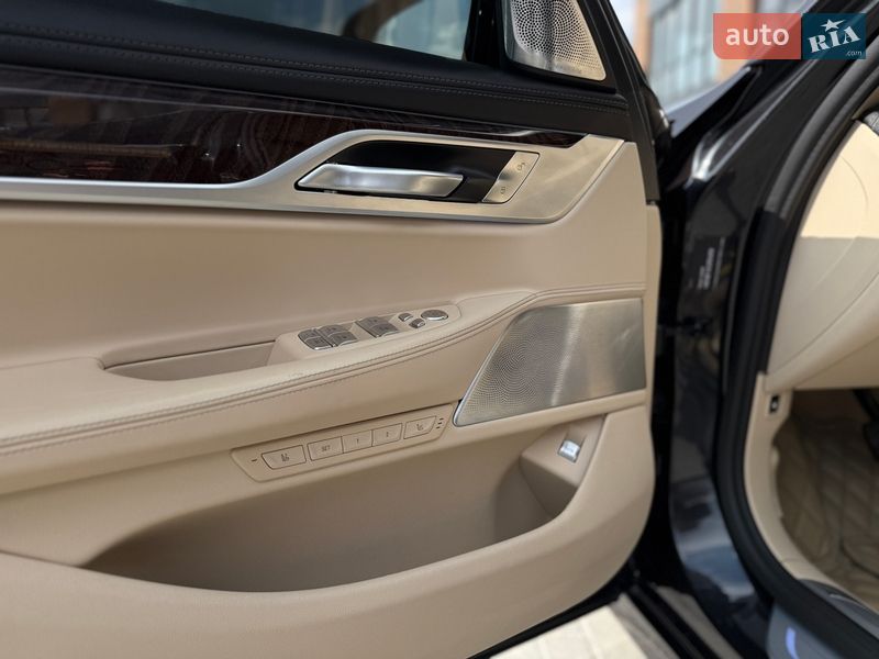 Седан BMW 7 Series 2020 в Виннице