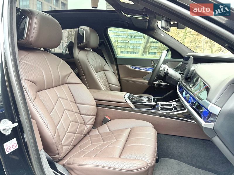 Седан BMW 7 Series 2023 в Киеве фото 39 Седан BMW 7 Series 2023 в Киеве