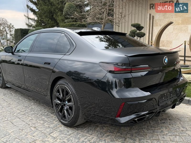 Седан BMW 7 Series 2023 в Львові