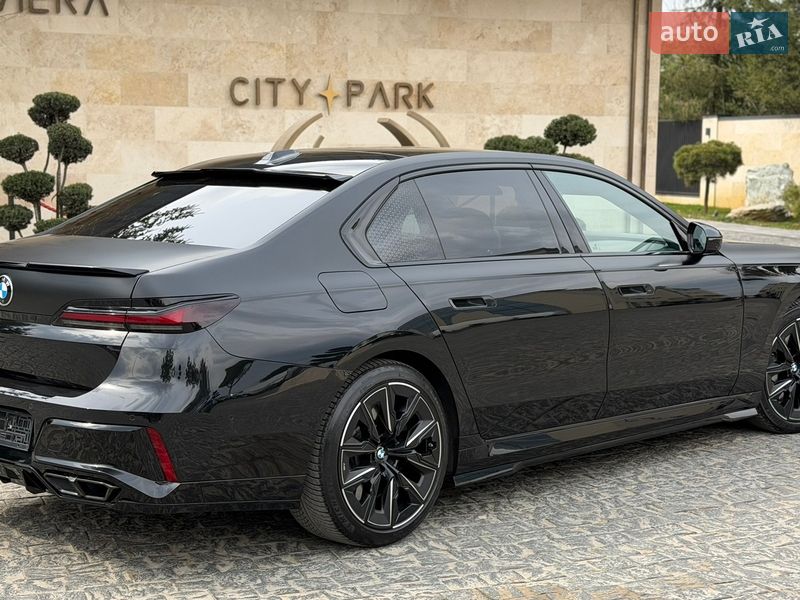 Седан BMW 7 Series 2023 в Львові