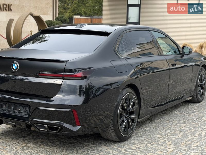 Седан BMW 7 Series 2023 в Львові