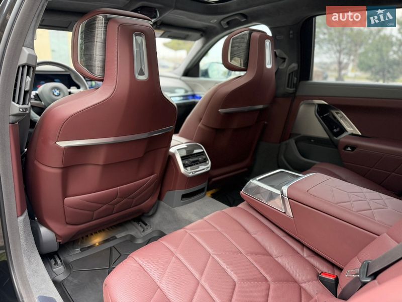 Седан BMW 7 Series 2023 в Львові