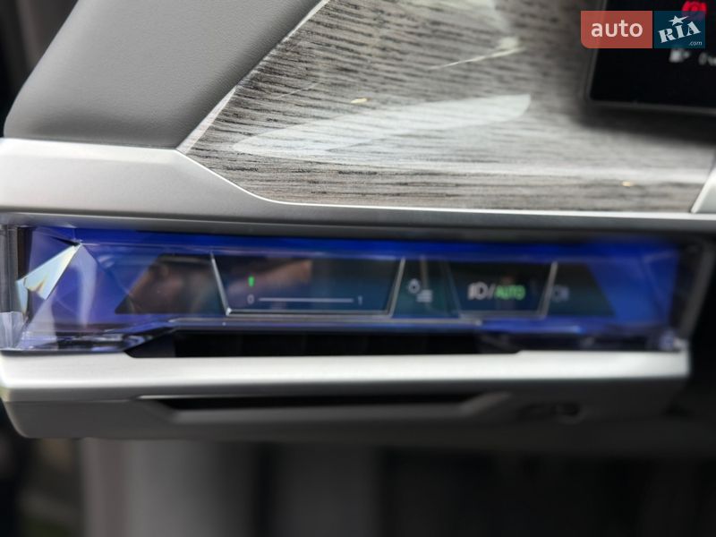 Седан BMW 7 Series 2023 в Львові