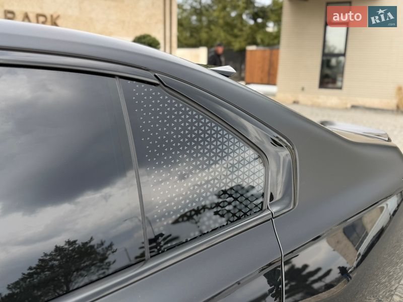 Седан BMW 7 Series 2023 в Львові