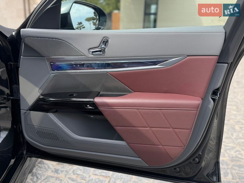 Седан BMW 7 Series 2023 в Львові