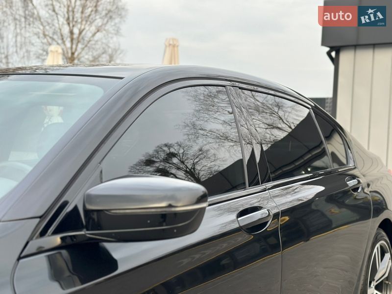 Седан BMW 7 Series 2017 в Нововолынске