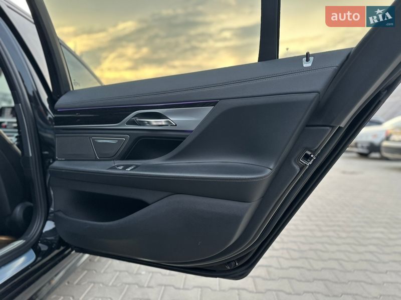 Седан BMW 7 Series 2017 в Нововолынске