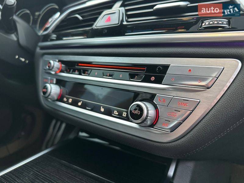 Седан BMW 7 Series 2017 в Нововолынске