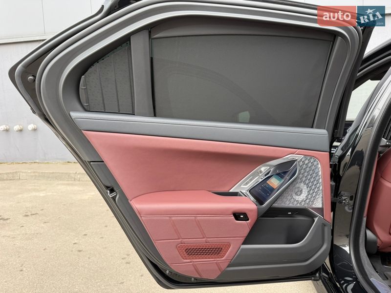 Седан BMW 7 Series 2025 в Киеве