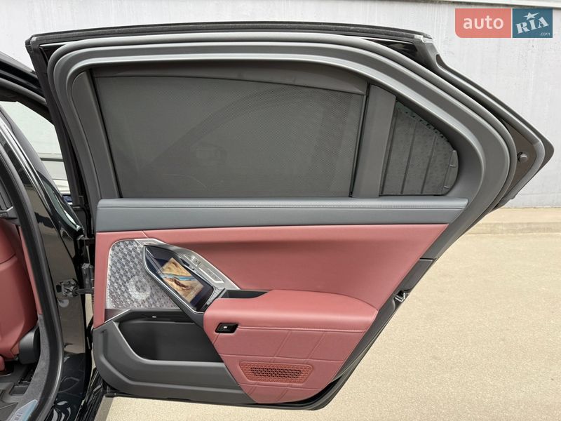 Седан BMW 7 Series 2025 в Киеве