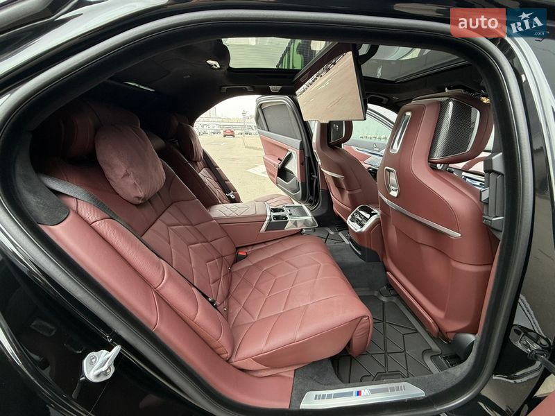 Седан BMW 7 Series 2025 в Киеве