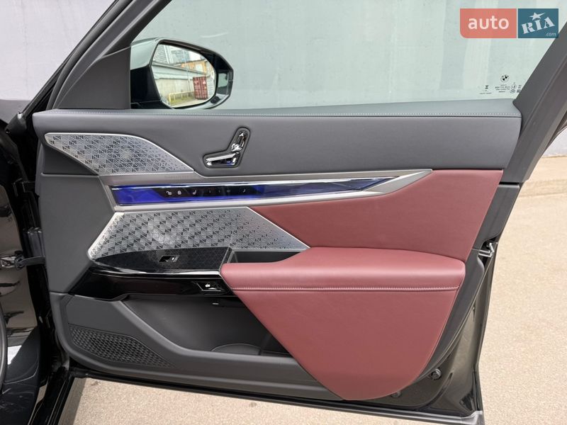Седан BMW 7 Series 2025 в Киеве