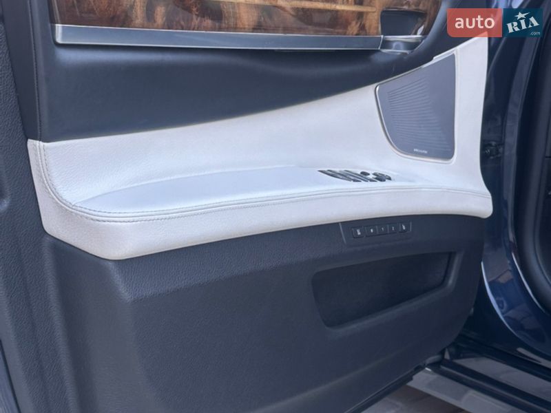 Седан BMW 7 Series 2013 в Львові