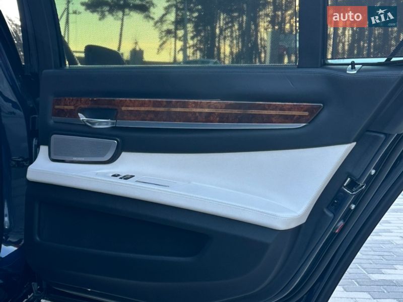 Седан BMW 7 Series 2013 в Львові