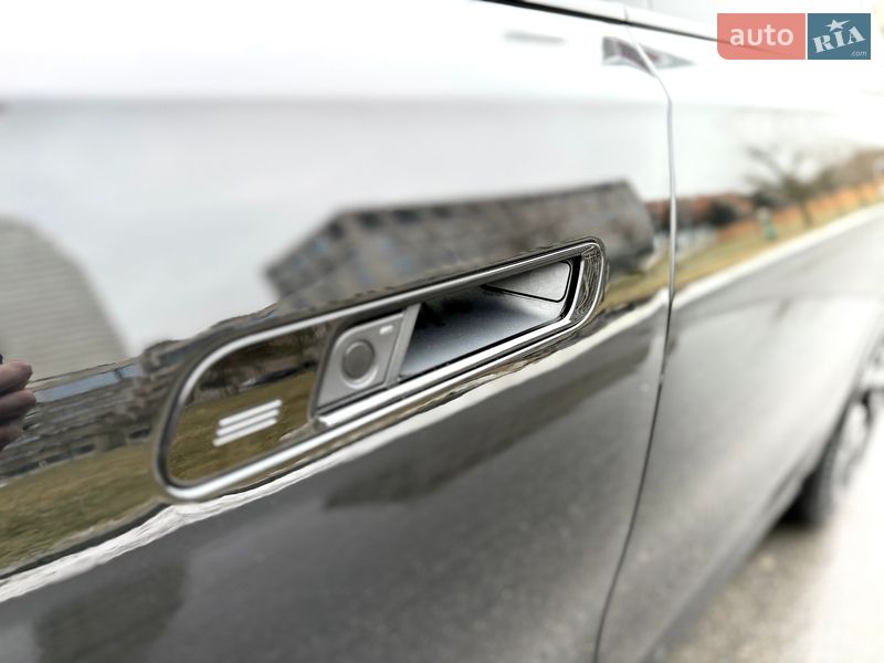 Седан BMW 7 Series 2023 в Києві