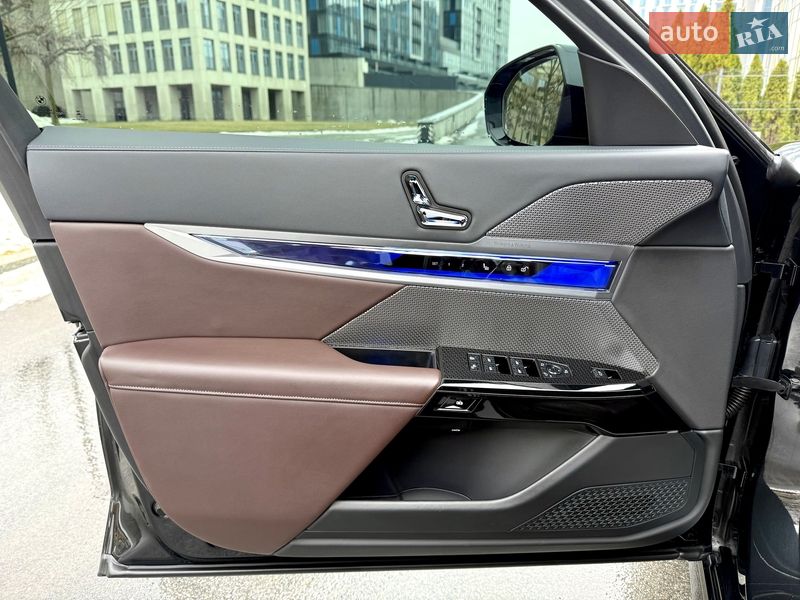 Седан BMW 7 Series 2023 в Києві