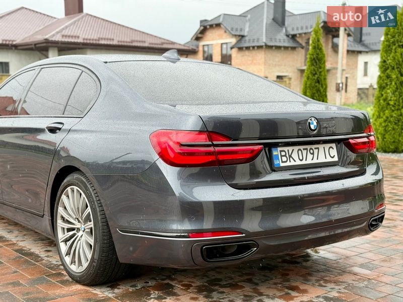 Седан BMW 7 Series 2015 в Ровно