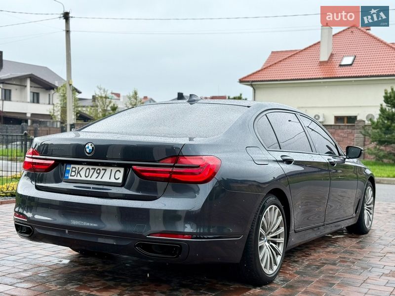 Седан BMW 7 Series 2015 в Ровно