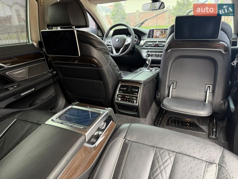 Седан BMW 7 Series 2015 в Ровно