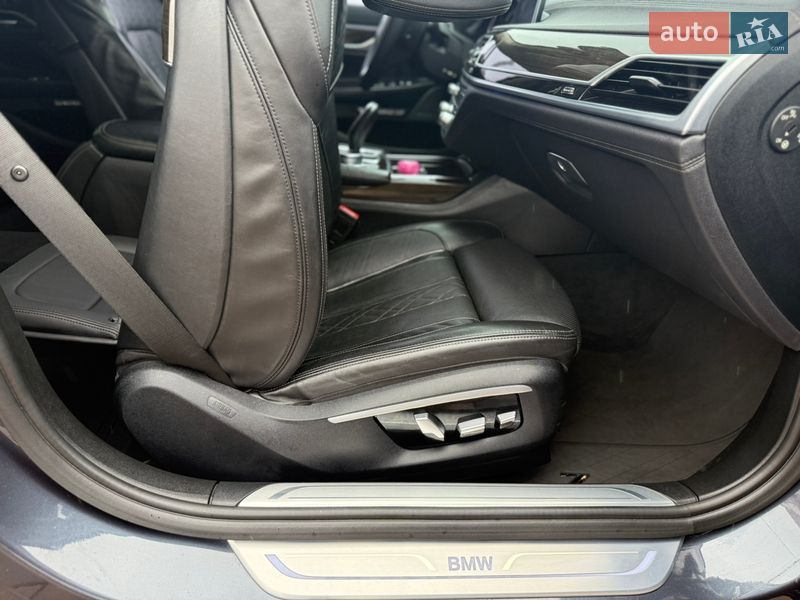 Седан BMW 7 Series 2015 в Ровно
