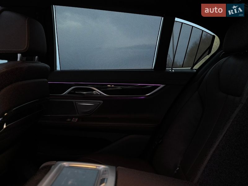 Седан BMW 7 Series 2017 в Дубні