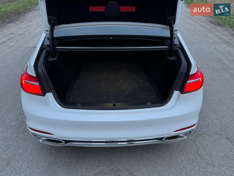 Седан BMW 7 Series 2017 в Дубні