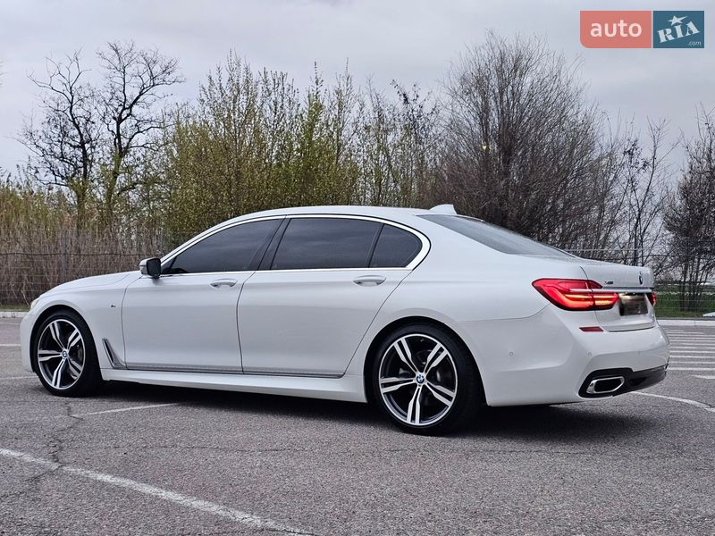 Седан BMW 7 Series 2018 в Новомосковске