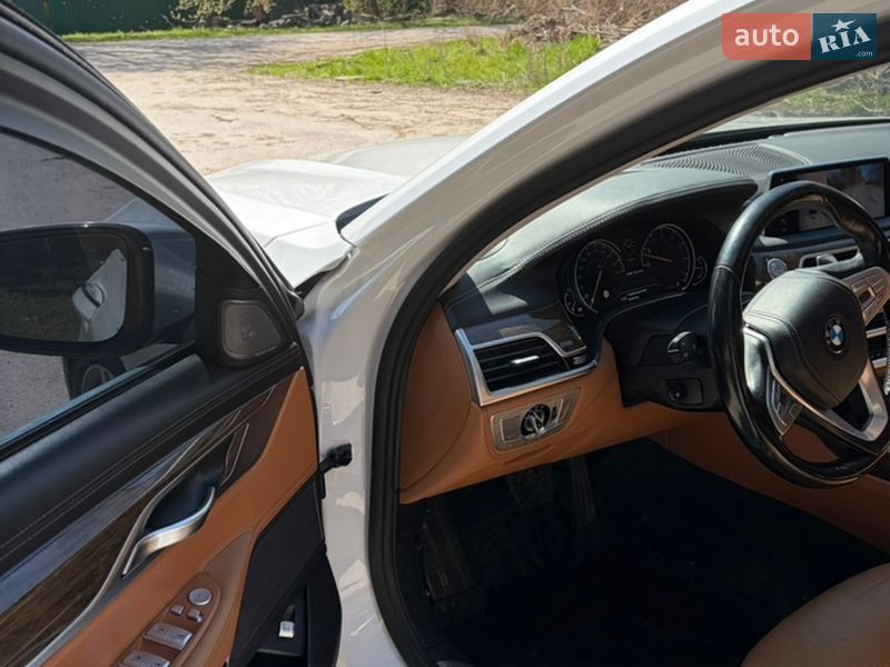 Седан BMW 7 Series 2015 в Києві