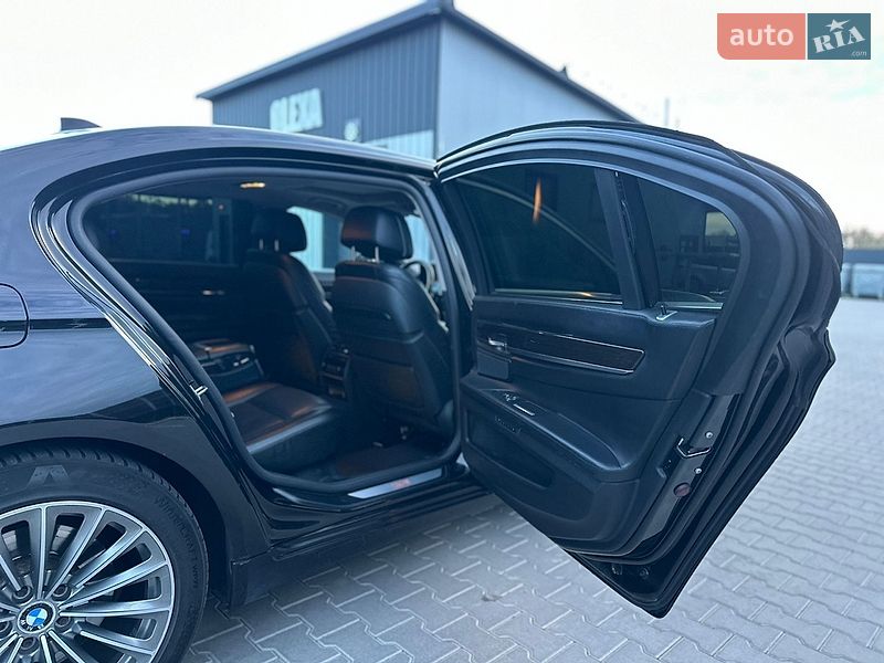 Седан BMW 7 Series 2013 в Владимире